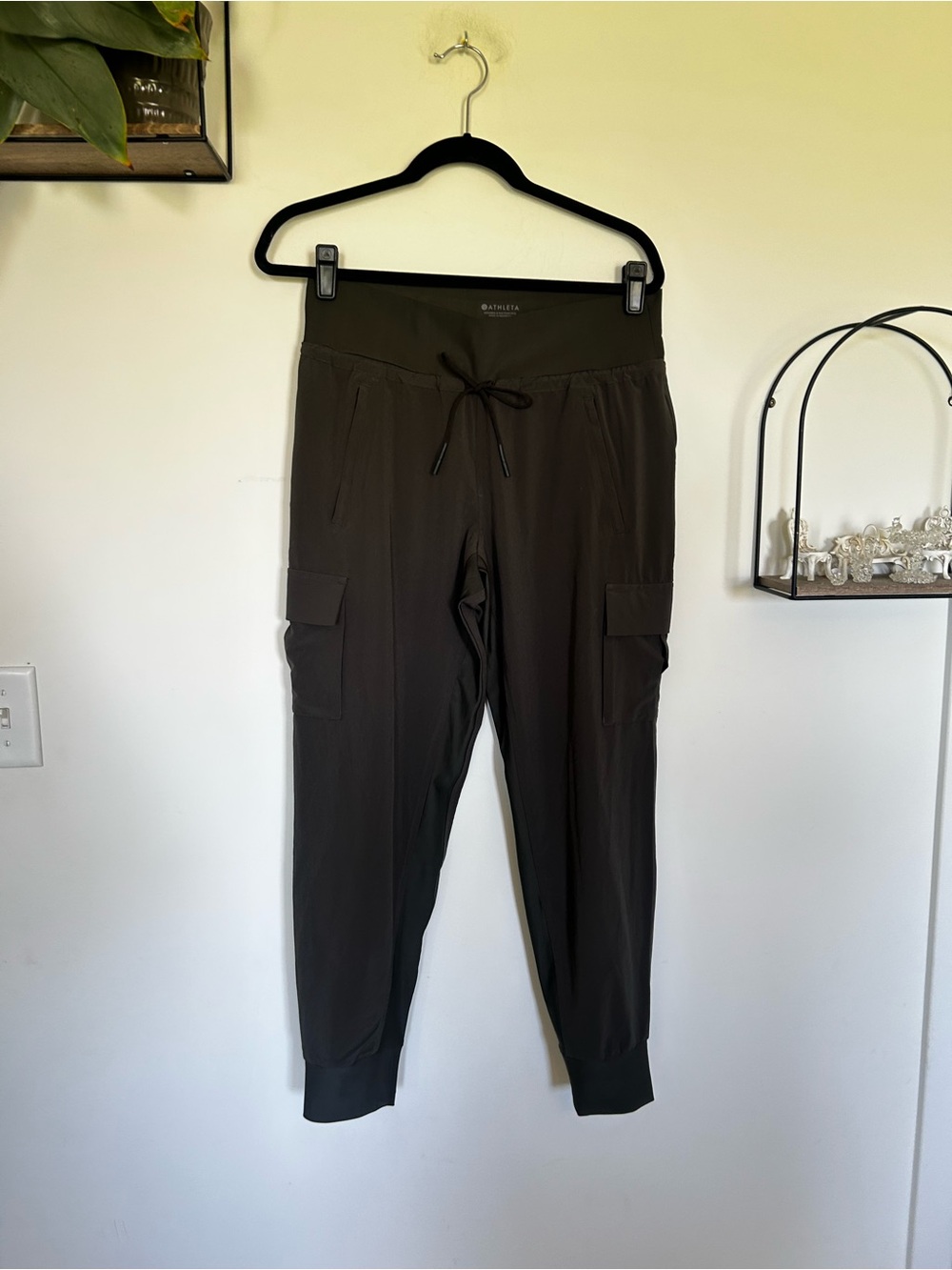 Athleta Sutton Jogger Pull On‎ Cargo Pant Arbor Olive Style 405713-04 Size 8